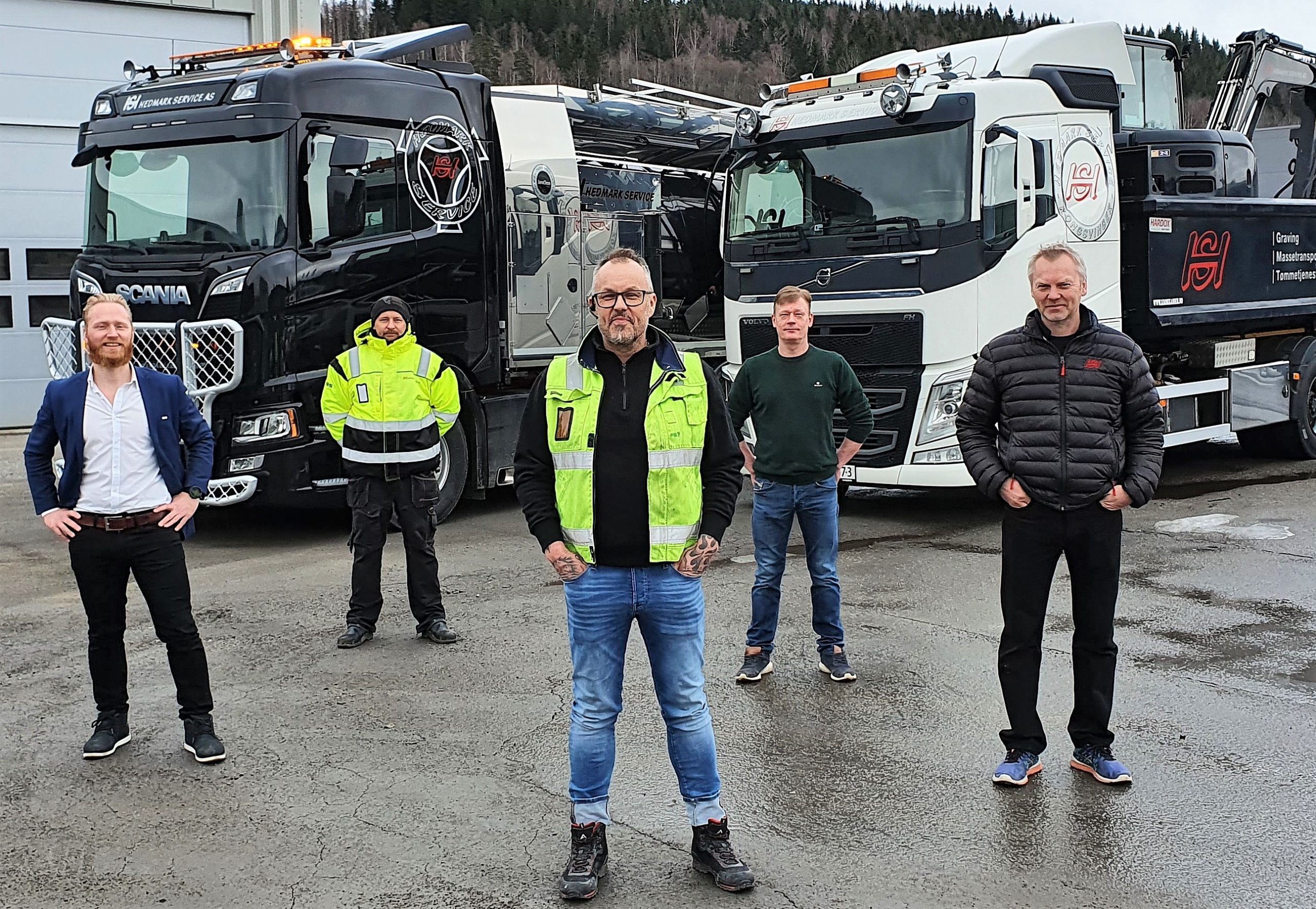 Hedmark Service og Lars Erik Fremming foran lastebiler.