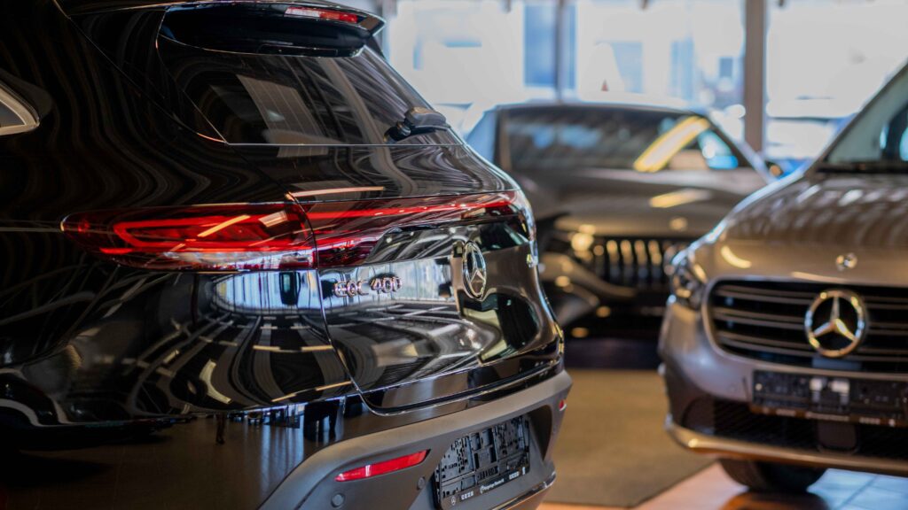 Bilde av Mercedes Benz i lokalene til Kongsvinger Bilsenter