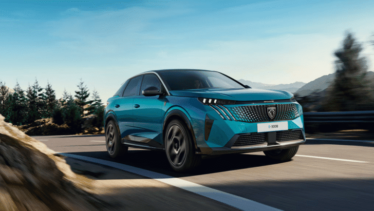 Bilde av ny Peugeot E-3008